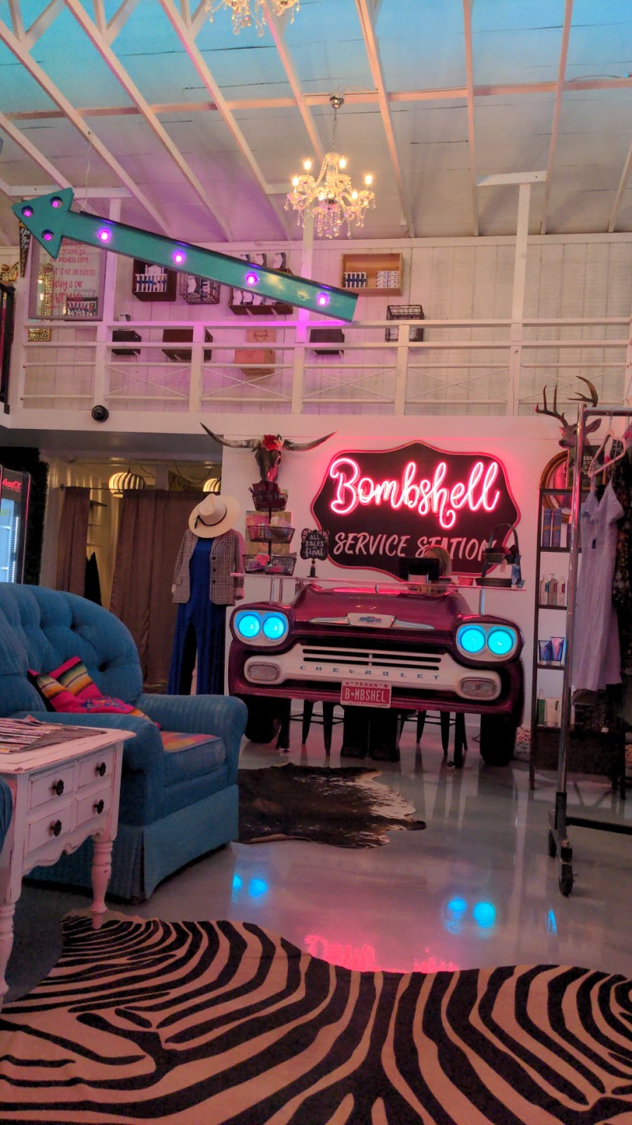 Bombshell Beautique salon&spa +boutique